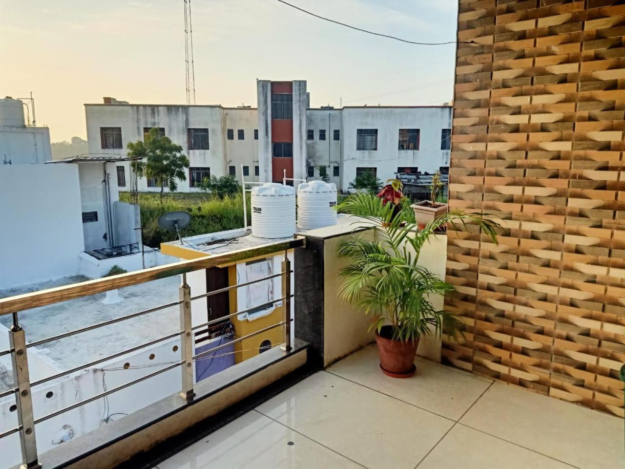 Bhavya Homestay Garudeshwar Bagian luar foto
