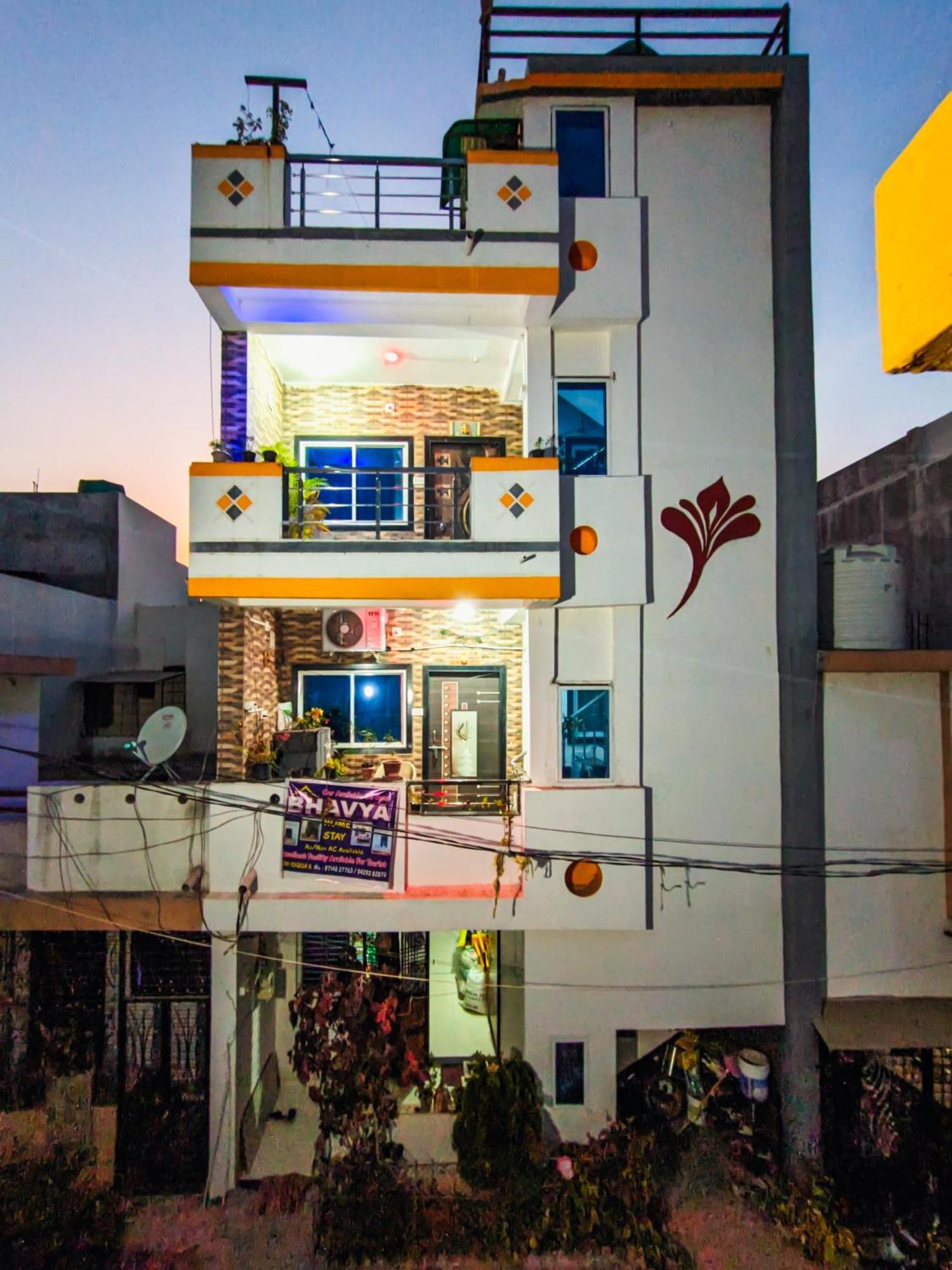 Bhavya Homestay Garudeshwar Bagian luar foto