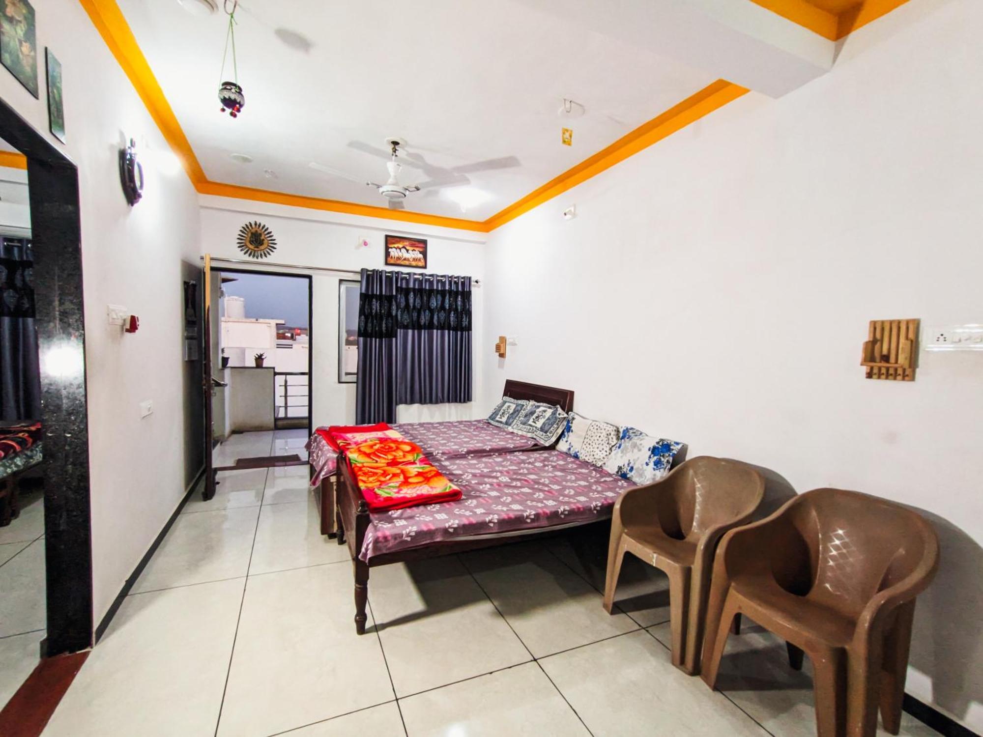 Bhavya Homestay Garudeshwar Bagian luar foto