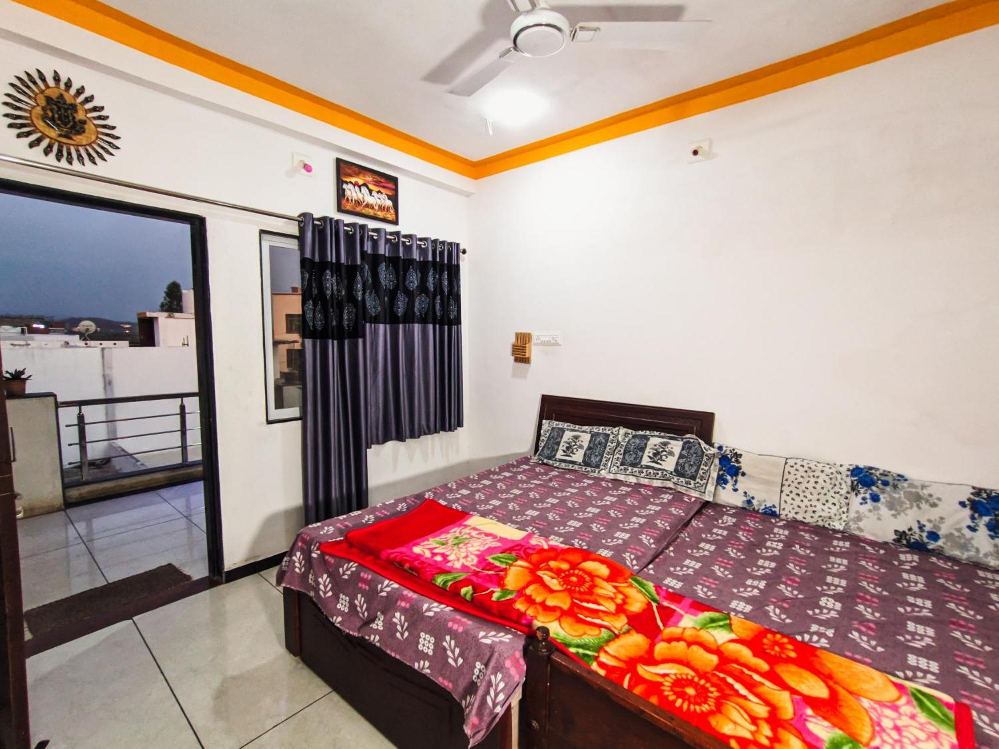 Bhavya Homestay Garudeshwar Bagian luar foto